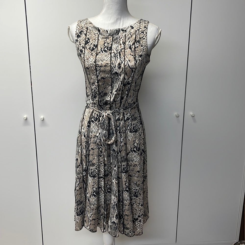 VOIR VOIR fit and flare dress with belt excellent condition size 8